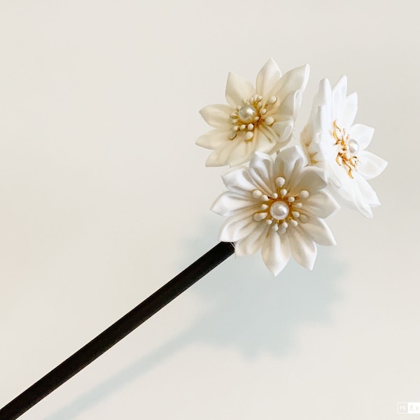 1 pc of Japanese Kanzashi Hair Stick Hairstick Hair Pick White with Sakura Flower Design