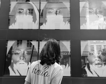 Fotografía callejera de Londres, impresión de Hello, impresión de modelo, impresión de Oxford Circus, impresión de Oxford Street, impresión de Winnie Harlow, fotografía en blanco y negro