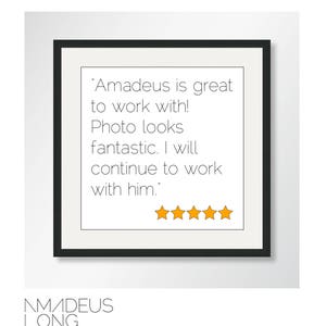 K&ouml;nnte beinhalten: Ein schwarz-wei&szlig; gerahmtes Testimonial mit einer F&uuml;nf-Sterne-Bewertung. Der Text lautet "Amadeus ist gro&szlig;artig, mit dem man zusammenarbeiten kann! Das Foto sieht fantastisch aus. Ich werde weiterhin mit ihm zusammenarbeiten."