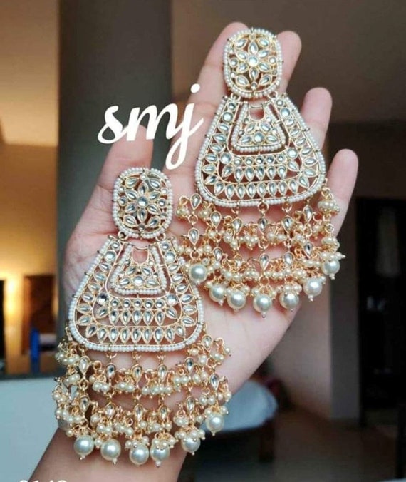 Antique Gold Kundan Jhumkas | Gold jewelry fashion, Indian jewelry earrings,  Antique jewelry indian