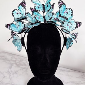 Blauer Schmetterling Fascinator, Blauer Monarchfalter Haarreif, Aqua Schmetterling Derby Kronenhut Bild 3