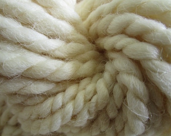 Wool with large threads spun with spinning wheel "Natura" spun spinning wheel