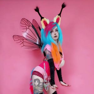 Moving Bee Wings, app-controlled animatronic Cosplay Bumblebee Wings, luminescent beautiful costume wings, handmade to order, lots of moves