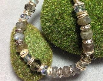 Labradorit Armband, Glas Bead Armband, Silber Armband, Halbedelstein Armband, stapelbar Armband, Geschenk für Sie