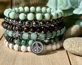 Perlenarmband-Stapel mit einem CZ-Peace-Zeichen-Charm, Perlenarmband-Set, stapelbare Armbänder, Schichtarmbänder, Boho-Armbandstapel