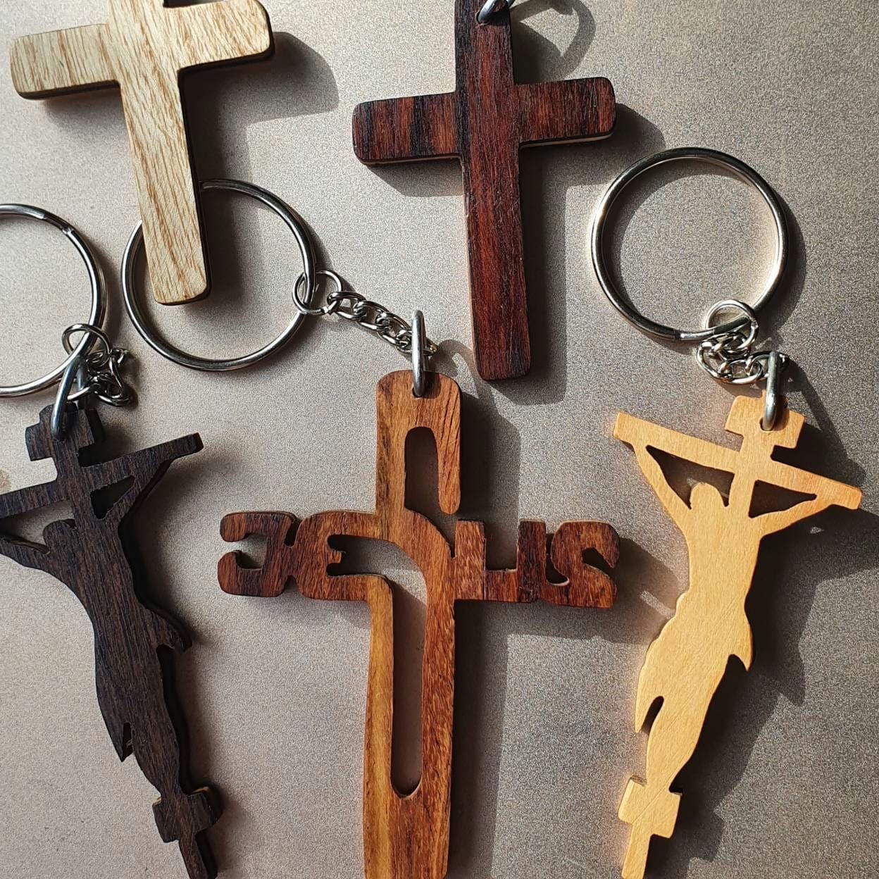 No.145フェザー with ヒノキチップチャーム‪·̩͙꒰ঌ Wooden Cross Keyring Wood Jesus Crucifix Keychain. Religious Gift
