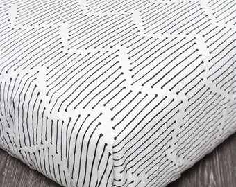 Geometric Monochrome Crib Sheet // Modern Baby Sheets // Black and White Crib Sheets // Monochrome Baby Bedding // Nursery Bedding