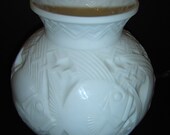 Exquisite Antique French Pierre D 39 Avesn Signed Poissons Antique Art Deco White Glass Vase Circa 1930.