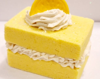 Lemon Vanilla Foaming Bath Bomb - Cake Shaped Bath Bomb