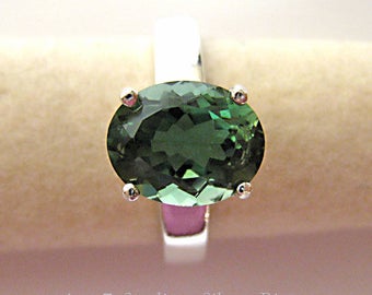 RING ** GREEN QUARTZ Gemstone ** Sterling SIlver Band  **  Tolpa  **