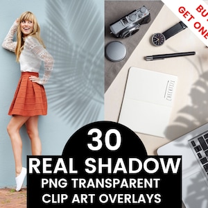 Könnte beinhalten: Ein Set mit 30 echten Schatten-Overlays für digitales Design. Die Overlays sind PNG-Dateien mit transparenten Hintergründen. Das Bild zeigt eine Frau, die vor einer blauen Wand steht, mit einem Schatten eines Palmenbaums hinter ihr. Das Bild zeigt auch einen Laptop, ein Notizbuch, einen Stift, eine Kamera und eine Uhr.
