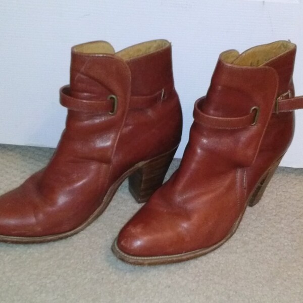 Vintage Frye Boots - women's size 8.5 - brown leather - black label