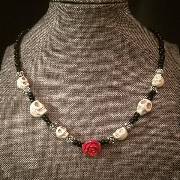 Skull and Rose Beaded Necklace, Sugar Skull Necklace, Rose Necklace, Day of the Dead Necklace, Gothic Jewelry, Skull Choker, Choker Necklace