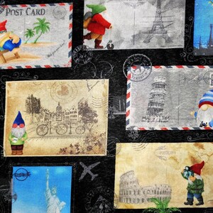 STOFF Reisen Zwerge Postkarten rund um die Welt 100% glatte Baumwolle Quilten Handwerk von 1/2 Hof Fq Scrub Caps Puppen Bögen Kissen Dekor