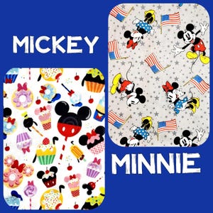 Puede incluir: Dos patrones de tela con Mickey y Minnie Mouse. Un patrón tiene postres temáticos de Mickey Mouse como cupcakes y donas. El otro patrón tiene a Mickey y Minnie con banderas americanas y estrellas. Las palabras "Mickey" y "Minnie" están en texto blanco.
