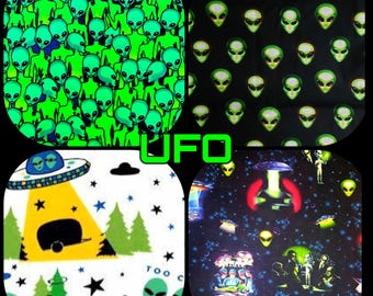 Fabric Alien Invasion Area 51 UFOs Little Green Martians sci-fi 100% quilt cotton half yd/FQ scrub tops/caps sewing kids crafts gifts