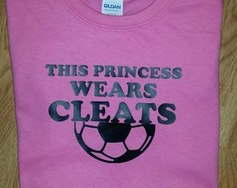 Deze prinses draagt cleats Soccer Shirt - meisjes voetbalshirt - voetbal cadeau