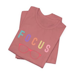 Camiseta Focus Tee para mentes criativas, camiseta gráfica motivacional, presente para estudantes, camiseta para trabalhar em casa, uso casual diário