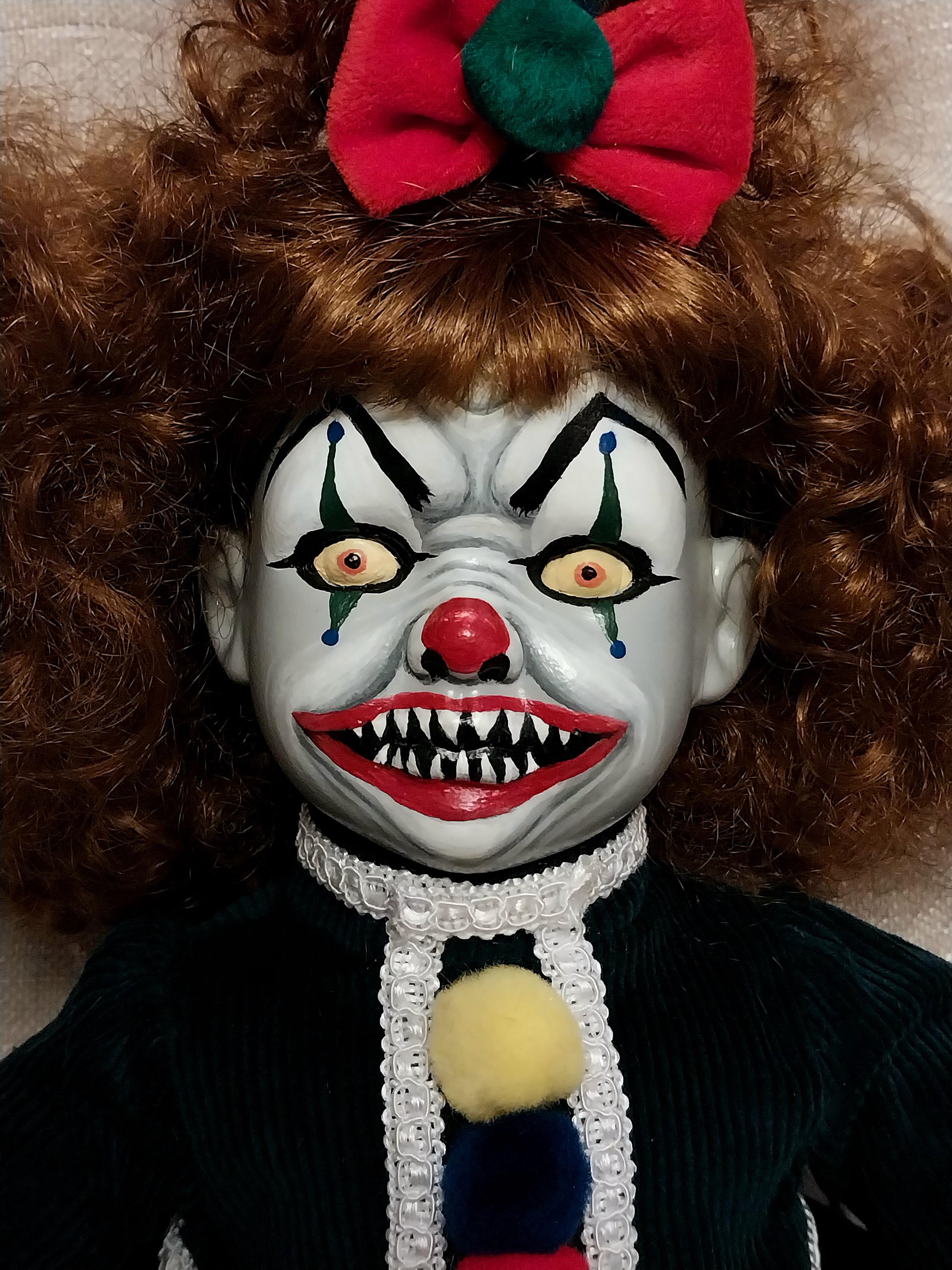 Creepy Halloween Doll In The Hall Halloween Animatronic Large Doll