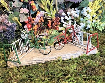 Miniatuur metalen fiets en fietsenrek - 2 pc set - Uw keuze van rood of groen!