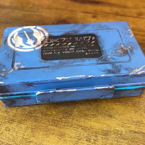 Lightsaber power cell storage container