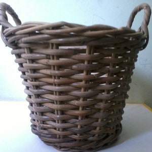 Vintage wicker fruit basket, Vintage basket bag, wicker basket, wicker bag, Jane Birkin, Vintage bag,