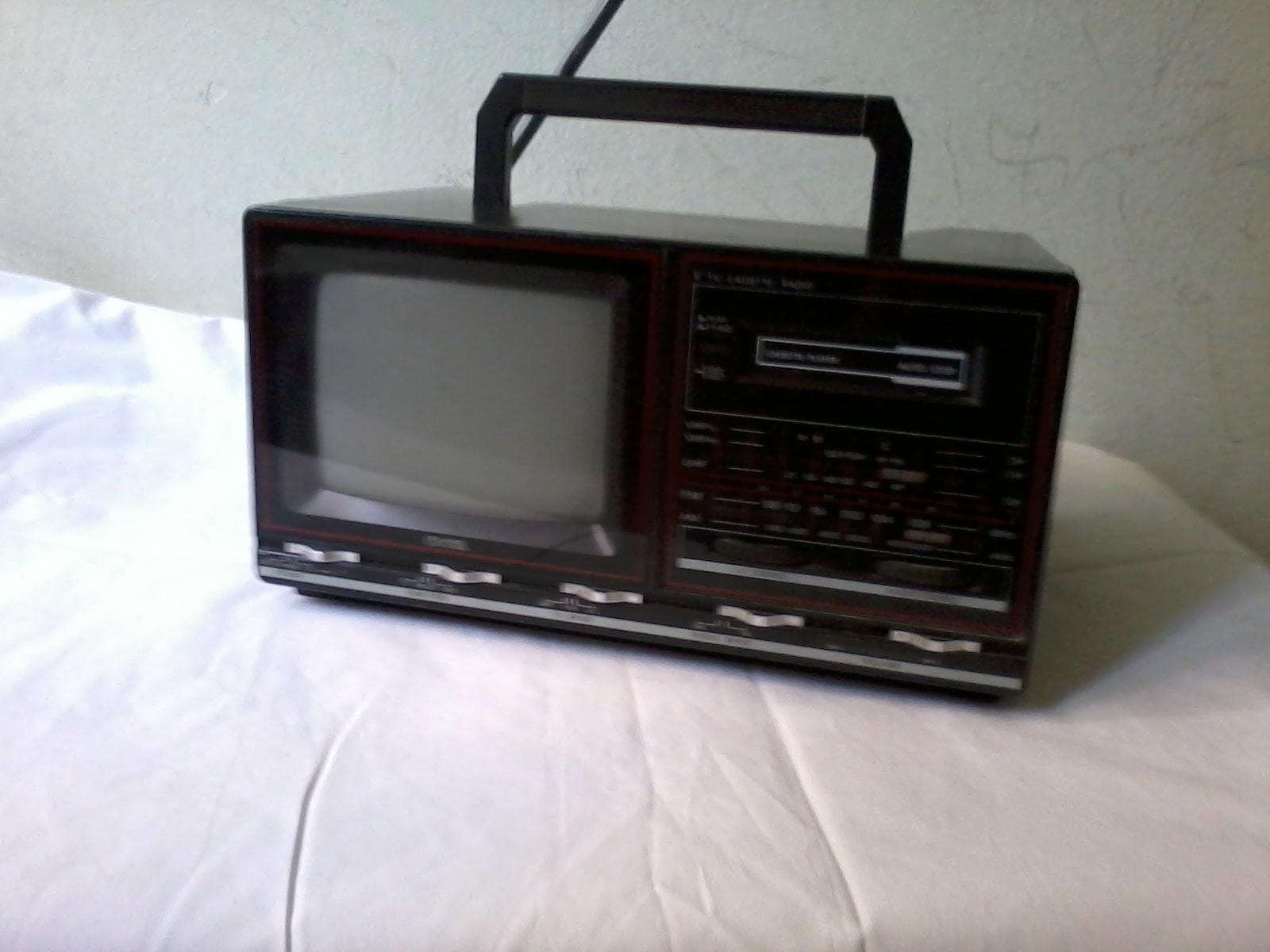 Vintage Portable Radio Tv Cassette Player / Sonic Radio Am Fm Tv