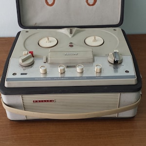 Stereo-Tonbandgerät, Vintage, Marke Philips, alte Kassette, Bedienungsanleitung, großes Modell,