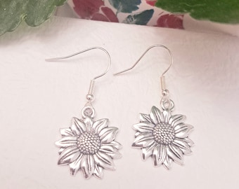 Solrosörhängen: Silver Boho Blomstersmycken