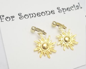 Gold Sun Clip sur boucles d'oreilles, boucles d'oreilles Sun Celestial, boucles d'oreilles clip ons, oreilles non percées, bijoux Sun, charme Gold Sun, cadeau pour elle