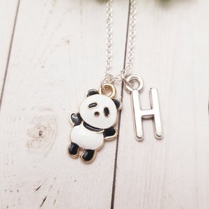 Encanto del collar del oso panda con encanto inicial collar de regalo de nombre personalizado, lindo collar delicado moderno femenino cadena plateada
