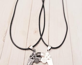 Personalized magnetic video game necklace for best friends, game console matching jewelry for couples, video controller birthday gift, bff