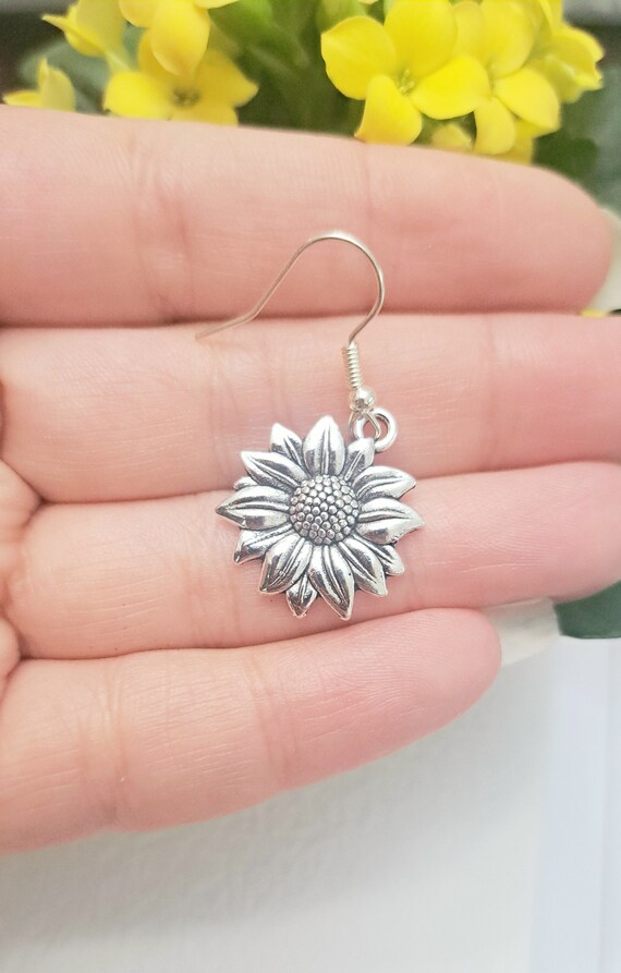 Orecchini con nappine rosse - Gioielli - Orecchini - di Carmela Bijoux