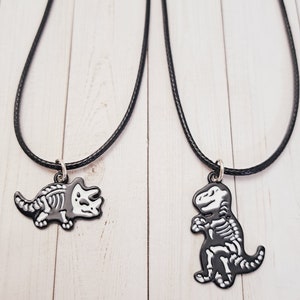 Dinosaur necklace, tyrannosaurus pendant, boy&#39;s pendant, gift for him, dinosaur gift, paleontologist birthday gift for him, Dinosaur charm