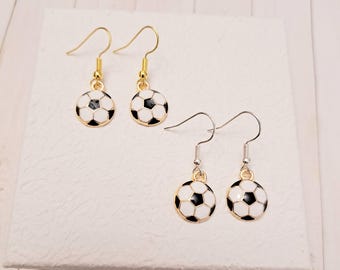 Boucles d'oreilles pendantes ballon de football : crochets en argent ou en or