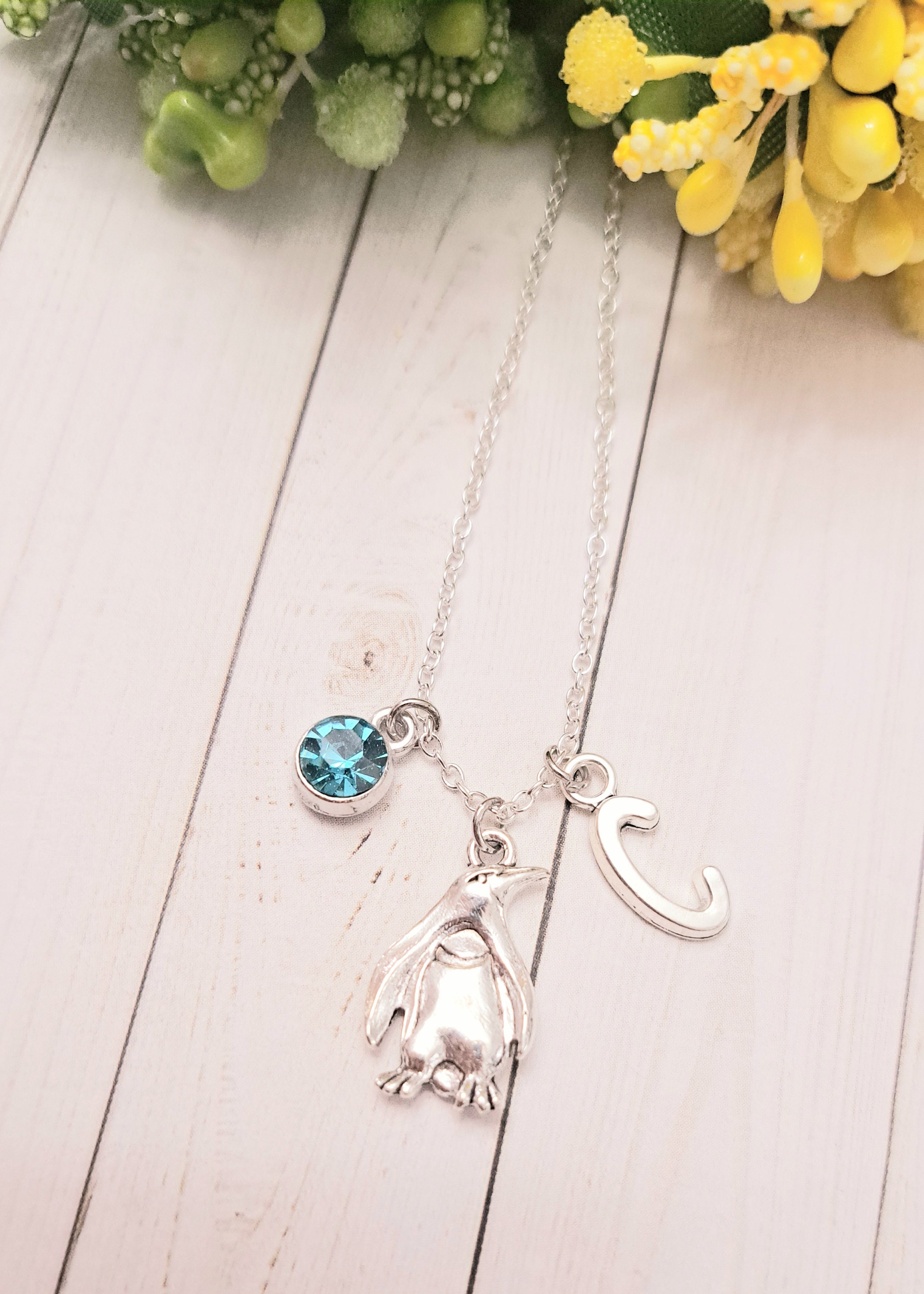 Collana con ciondolo a forma di pinguino color argento, tonalità argento vintage e strass trasparenti, regalo per lei, da indossare tutti i giorni, da lavoro. - Italia