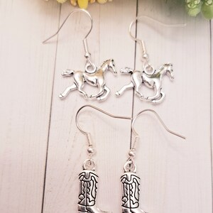 Oorbellen koemeisje, cadeau paardenliefhebber, bungeloorbellen paard, ruitercadeau, pony cadeau meisjes, zilveren paardensportsieraden, paard