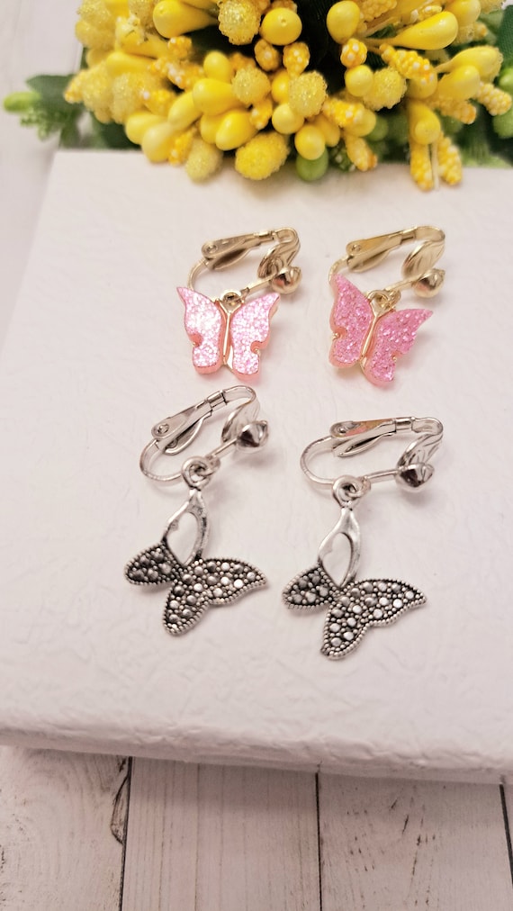 Kuvarix 12 Paires Boucles D'oreilles Clips pour Enfant, Hypoallergéniques, Clips Oreilles non Percées, Bijoux Enfant Comprenant Arc-en-ciel, papillons, étoiles, lune, oreilles de chat, petites fleurs