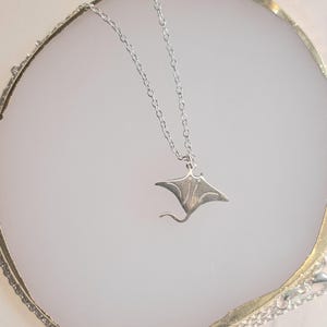 Silver Stingray Necklace, Manta Ray Pendant, Dainty Mants Ray necklace, Ocean Jewelry Gift, Beach Lover Necklace, Marine Animal Jewelry