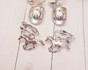 Pendientes de clip con forma de caballo: dije de sombrero de vaquera, sin necesidad de perforar.