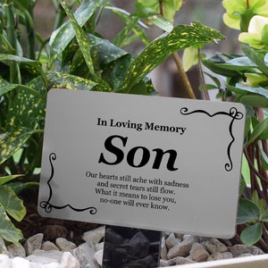 Memorial del hijo: placa grabada con poema, montada sobre una estaca, marcador de tumba decorativo