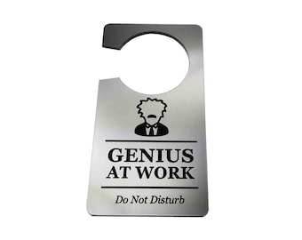 Genius At Work, Do Not Disturb - Generico Argento, Oro, Rame Insegna della porta della stanza, Ideale per l'uso in casa o come regalo di novità