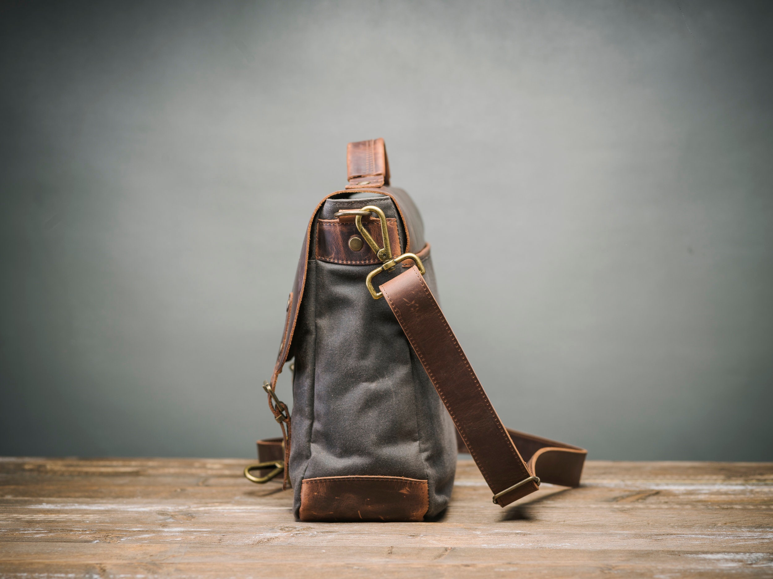 Wogarl Messenger Bag Für Herren – Vintage PU Leder Aktentasche Bis 15,7 Zoll Laptop | Büro, Business & Reise