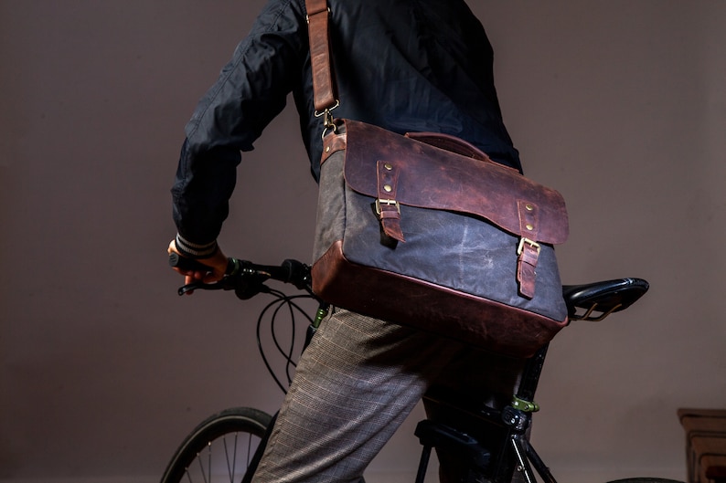 A satchel bag for men made of waxed canvas, perfect Christmas Gi A satchel bag for men made of waxed canvas, perfect Christmas Gi