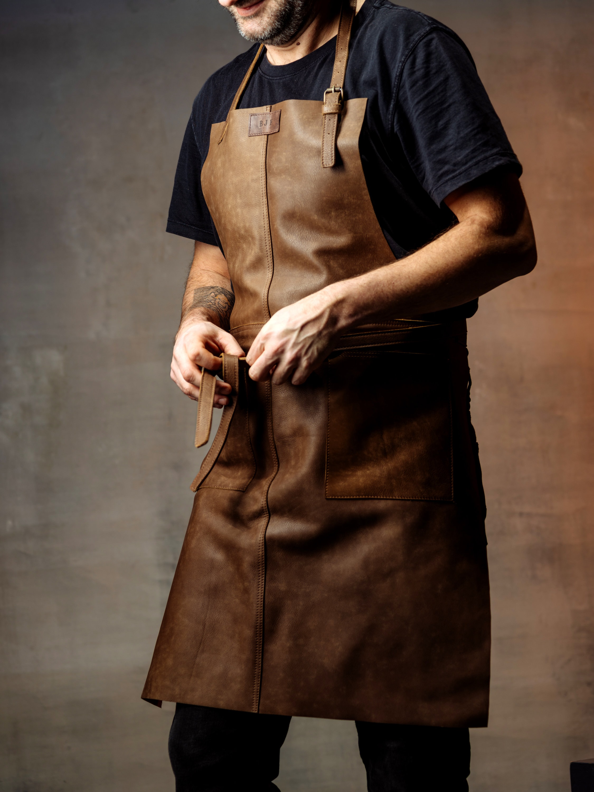 レザーエプロン ザ・プレミアム・Xクロス レザーエプロン ブラック | Brickwalls and
