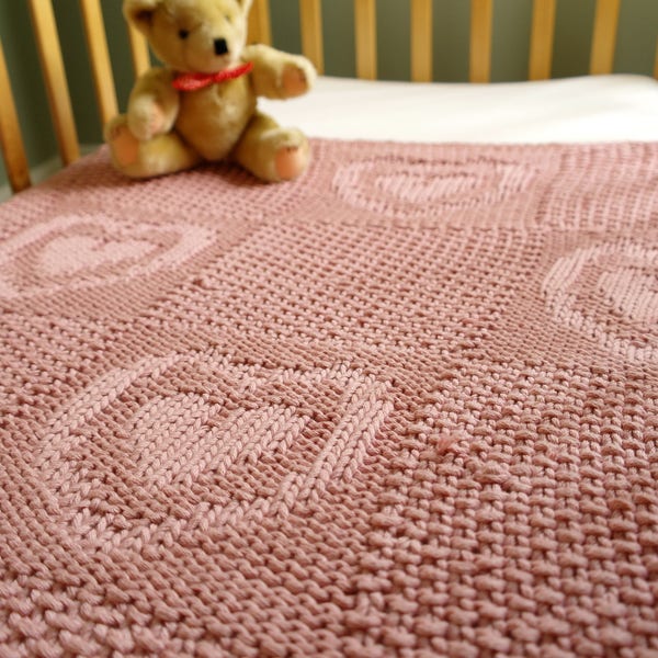 Easy baby blanket knitting pattern / heart pattern blanket / Chunky baby blanket / Beginner baby blanket / Baby shower gift / Layette gift