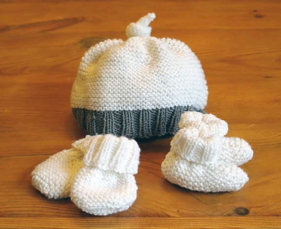 Easy Knitting Pattern: baby hat booties 