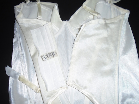 Vintage Corset 80s White Lace Corset with Garters… - image 10