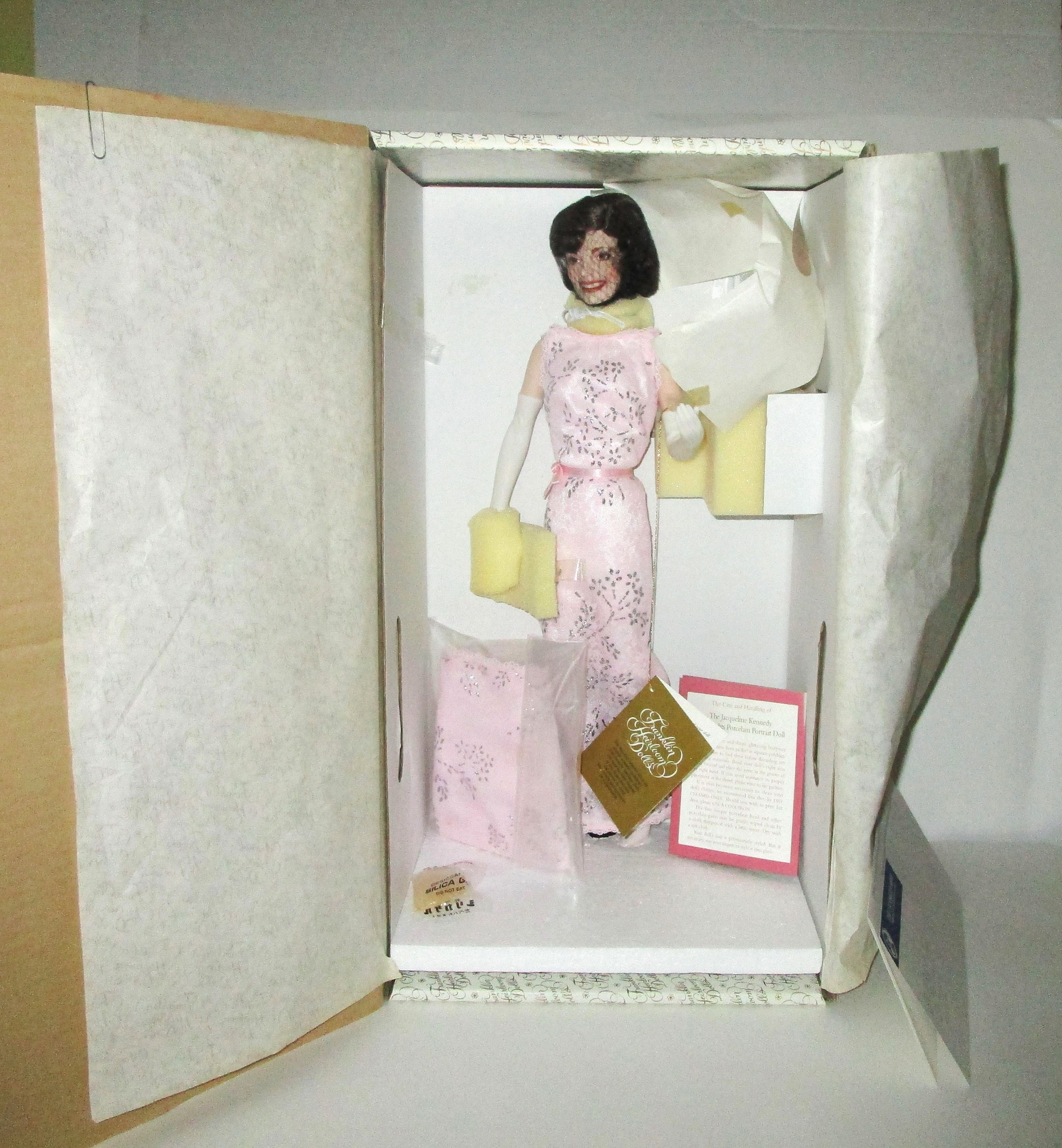 2001 Jackie Kennedy Doll Paris Lights Franklin Mint NRFB