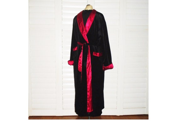 Vintage Robe Black Velvet Lounging Robe w Red Trim